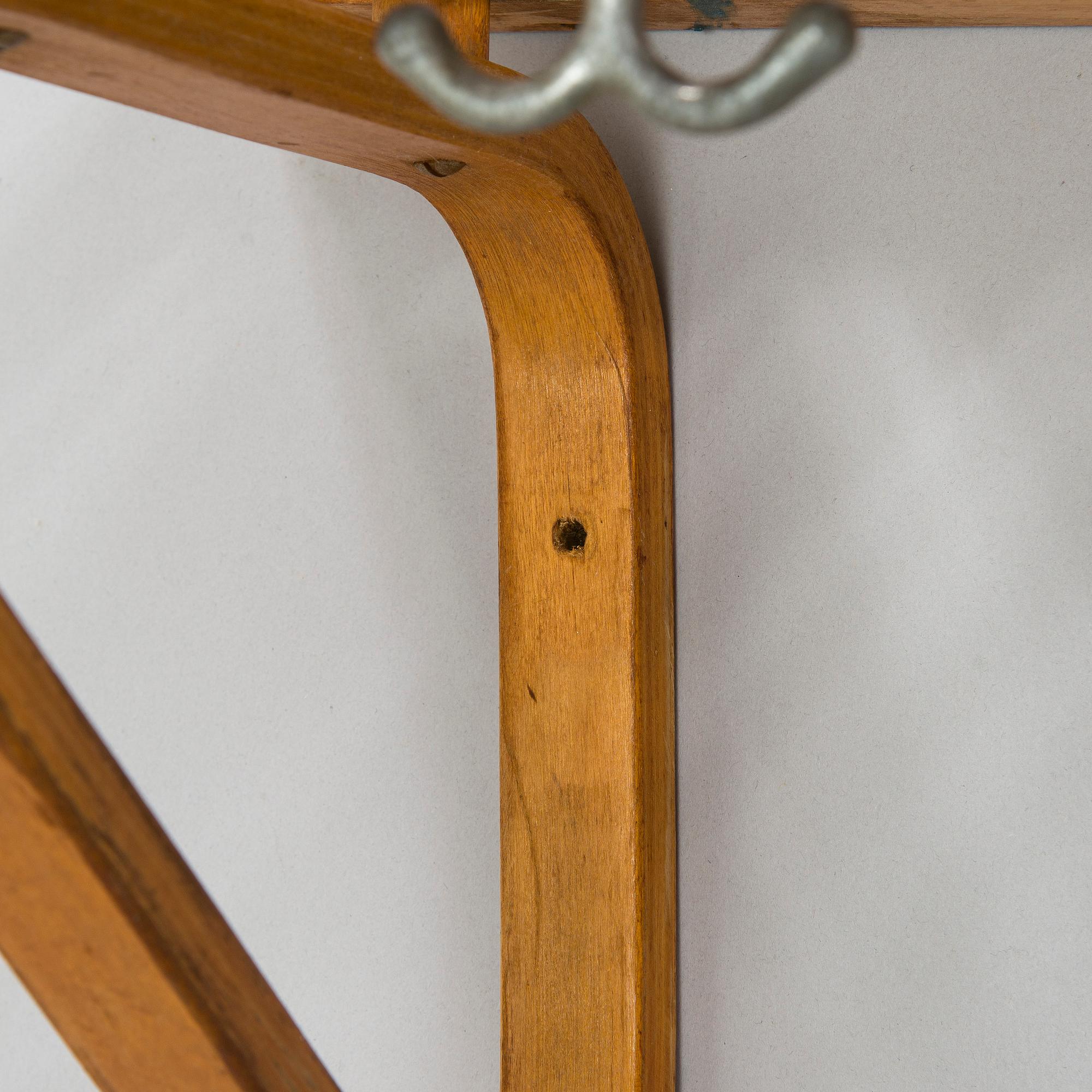 Alvar Aalto, vaatenaulakko malli 113, O.Y. Huonekalu- ja Rakennustyötehdas A.B. 1930/1940.