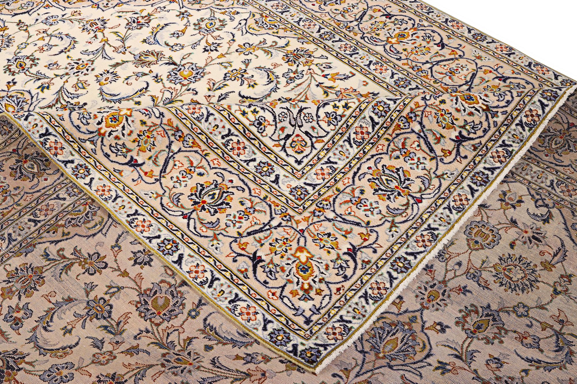 Matta, Keshan, ca. 400 x 289 cm.