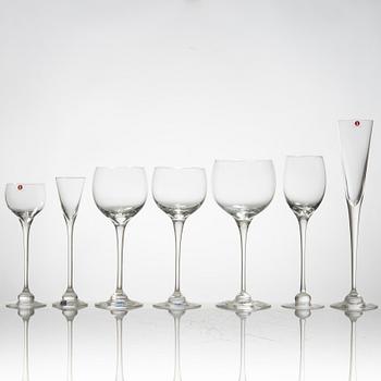 Heikki Orvola, glasservis, 111 delar, "Aurora", Nuutajärvi Notsjö, Arabia och IIttala, 1900-talets slut.