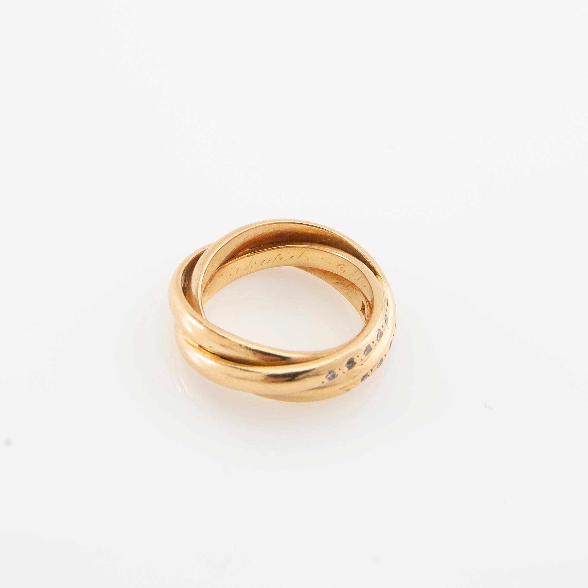 Ring 18K guld med runda briljantslipade diamanter.