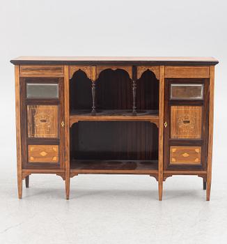 Sideboard, James Shoolbred & Co, London, England, omkring år 1900.