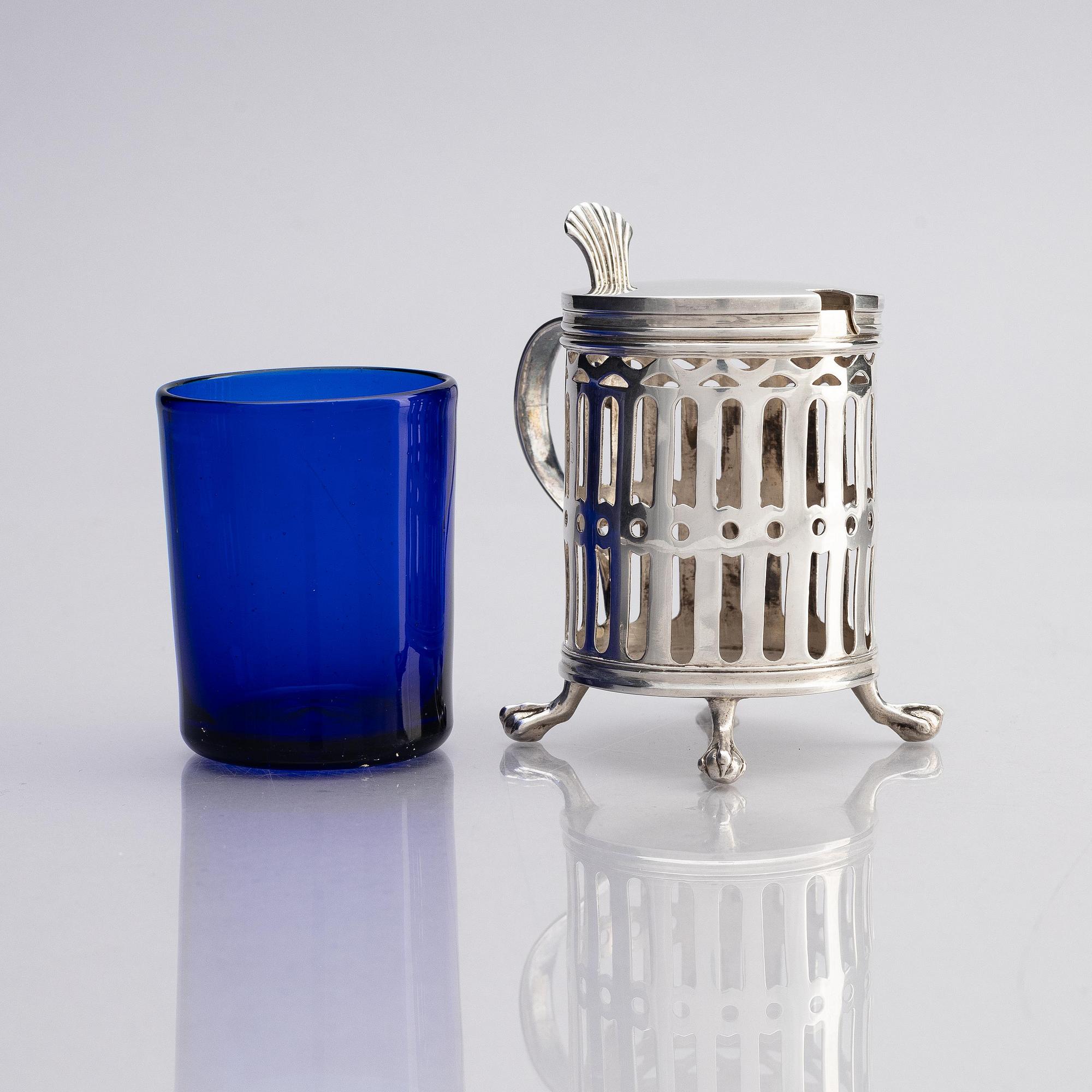 A Swedish 19th century silver mustard pot and spoon, mark of Pehr Zethelius, Stockholm 1807.