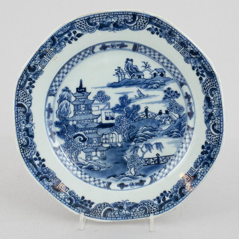 Two serving dishes and two plates, export porcelain, China, Qing dynasty, Qianlong (1736-95).