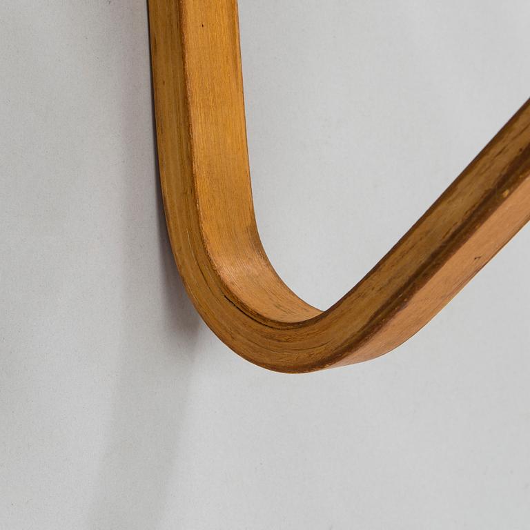 Alvar Aalto, vaatenaulakko malli 113, O.Y. Huonekalu- ja Rakennustyötehdas A.B. 1930/1940.