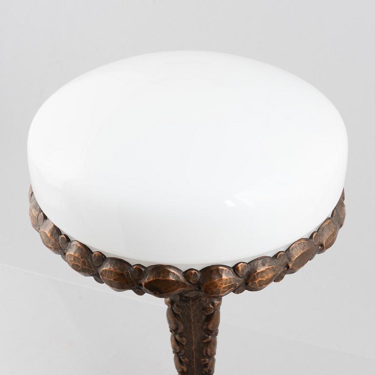 Harald Notini, tillskrivnen. Bordslampa, modellnummer 6735, Arvid Böhlmarks Lampfabrik, Stockholm 1919-1928.