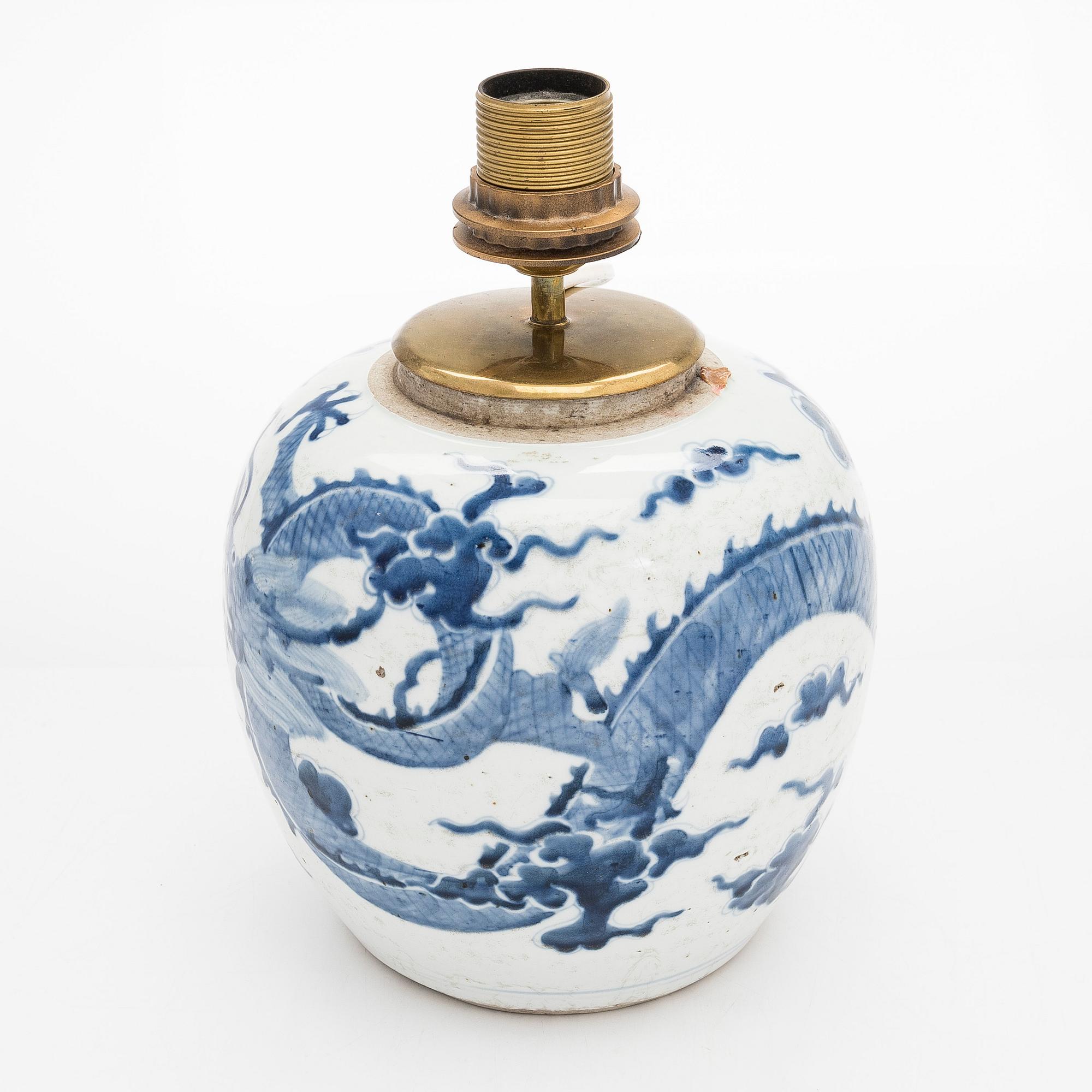 Bojan/lampfot, porslin. Kina, Qingdynastin, 1800-tal.