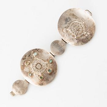 Lars Arby, ett armband, sterlingsilver med gröna stenar, Göteborg 1967.