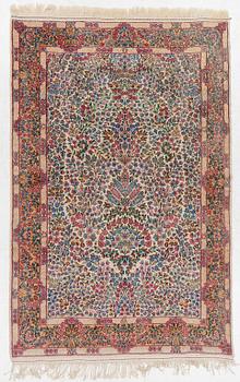 Matta, Kirman, ca 245x160 cm.