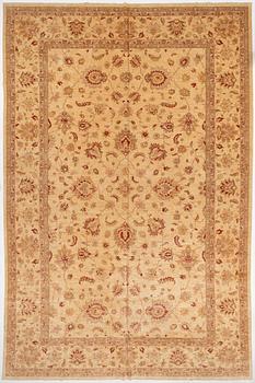 A Peshawar/Lahore carpet, ca 602 x 397 cm.