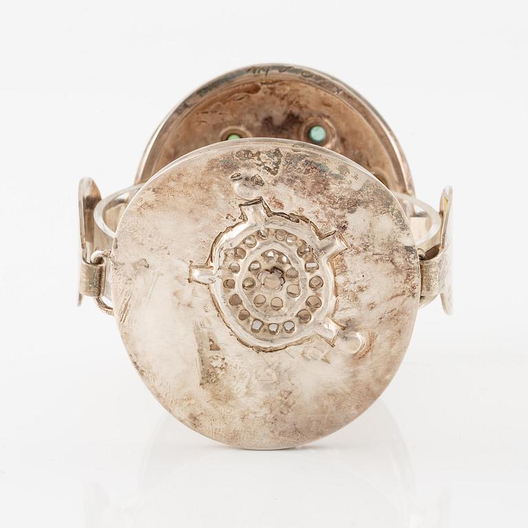 Lars Arby, ett armband, sterlingsilver med gröna stenar, Göteborg 1967.