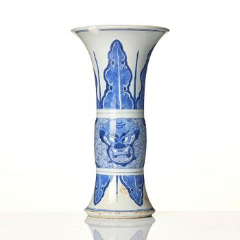 Vas, porslin. Qingdynastin, Kangxi (1662-1722).