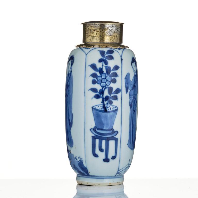 Tedosa, porslin med försilvrat lock. Qingdynastin, Kangxi (1662-1722).
