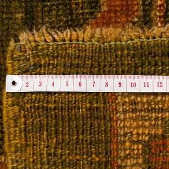 An antique Ushak carpet, Western Anatolia, c. 502 x 359 cm.