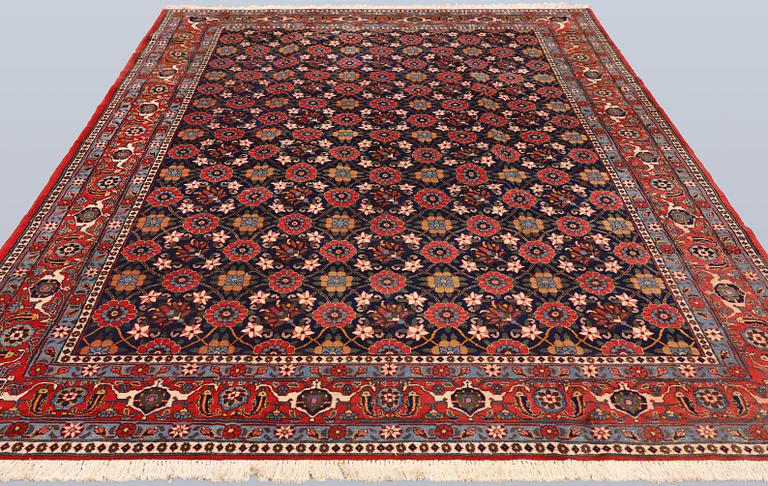 Matta, semiantik Varamin, ca 327 x 216 cm.