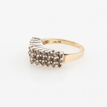 Ring 14K rött och vitt guld med runda briljantslipade diamanter.