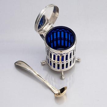 A Swedish 19th century silver mustard pot and spoon, mark of Pehr Zethelius, Stockholm 1807.