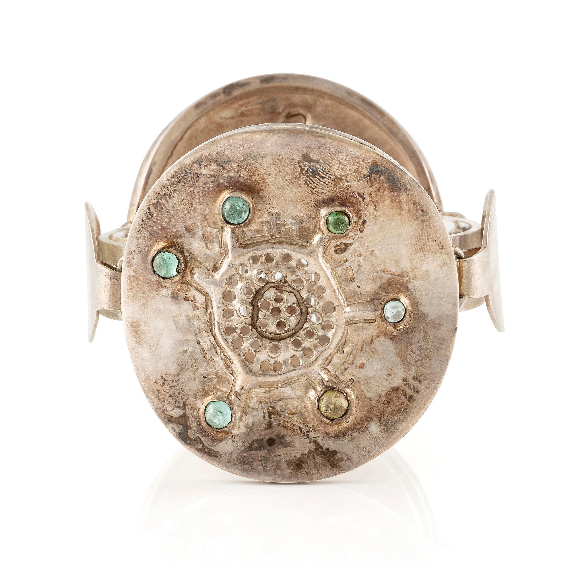 Lars Arby, ett armband, sterlingsilver med gröna stenar, Göteborg 1967.