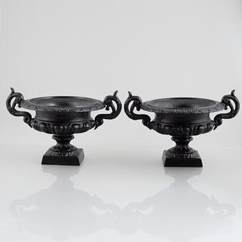 A pair of cast iron garden urns, 20th century.