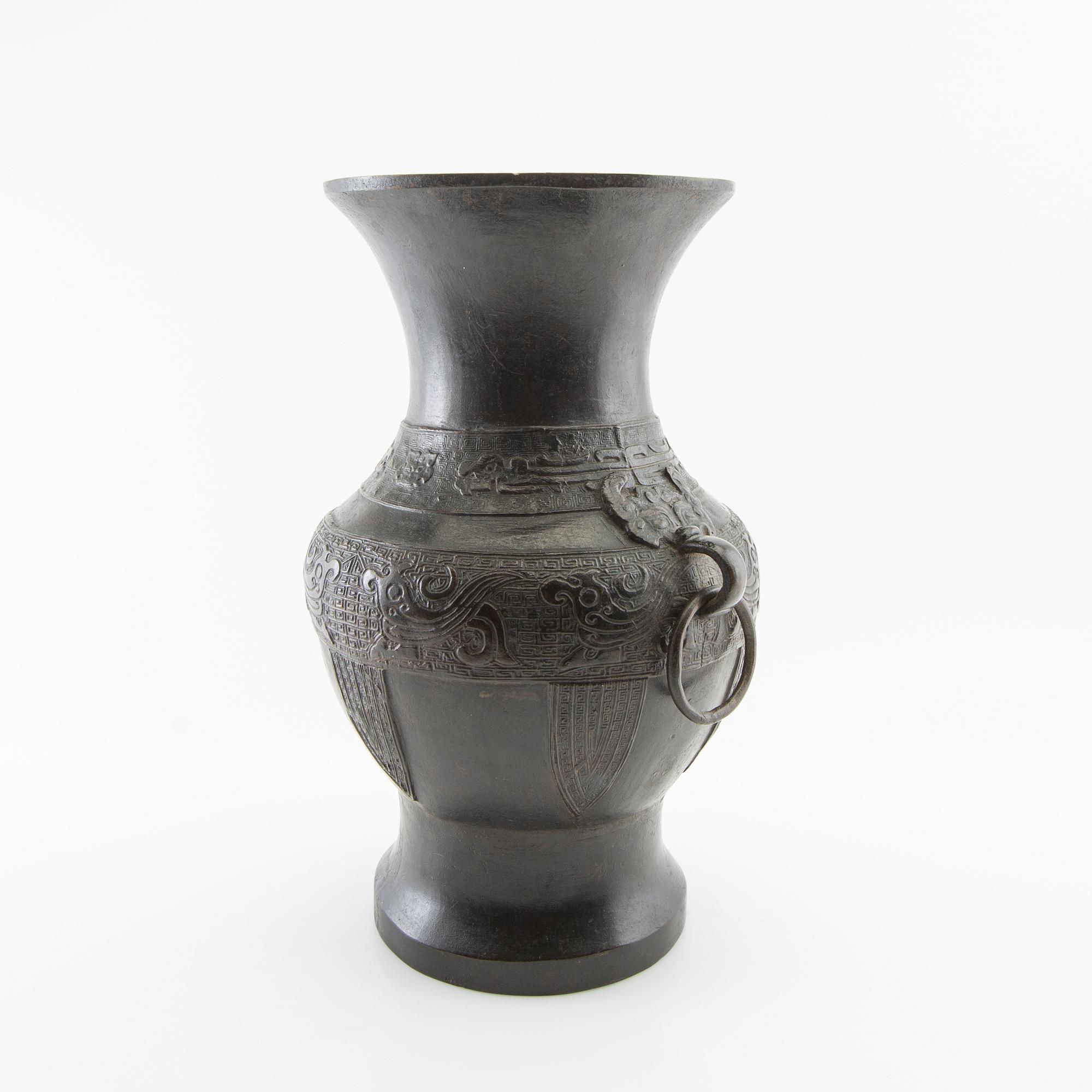 Vase China 16th/17th century bronze.