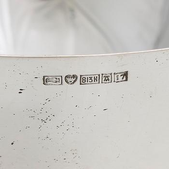 Anna-Greta Eker, a silver cream jug and sugar bowl on a mahogany base, Auran Kultaseppä, Turku 1962.