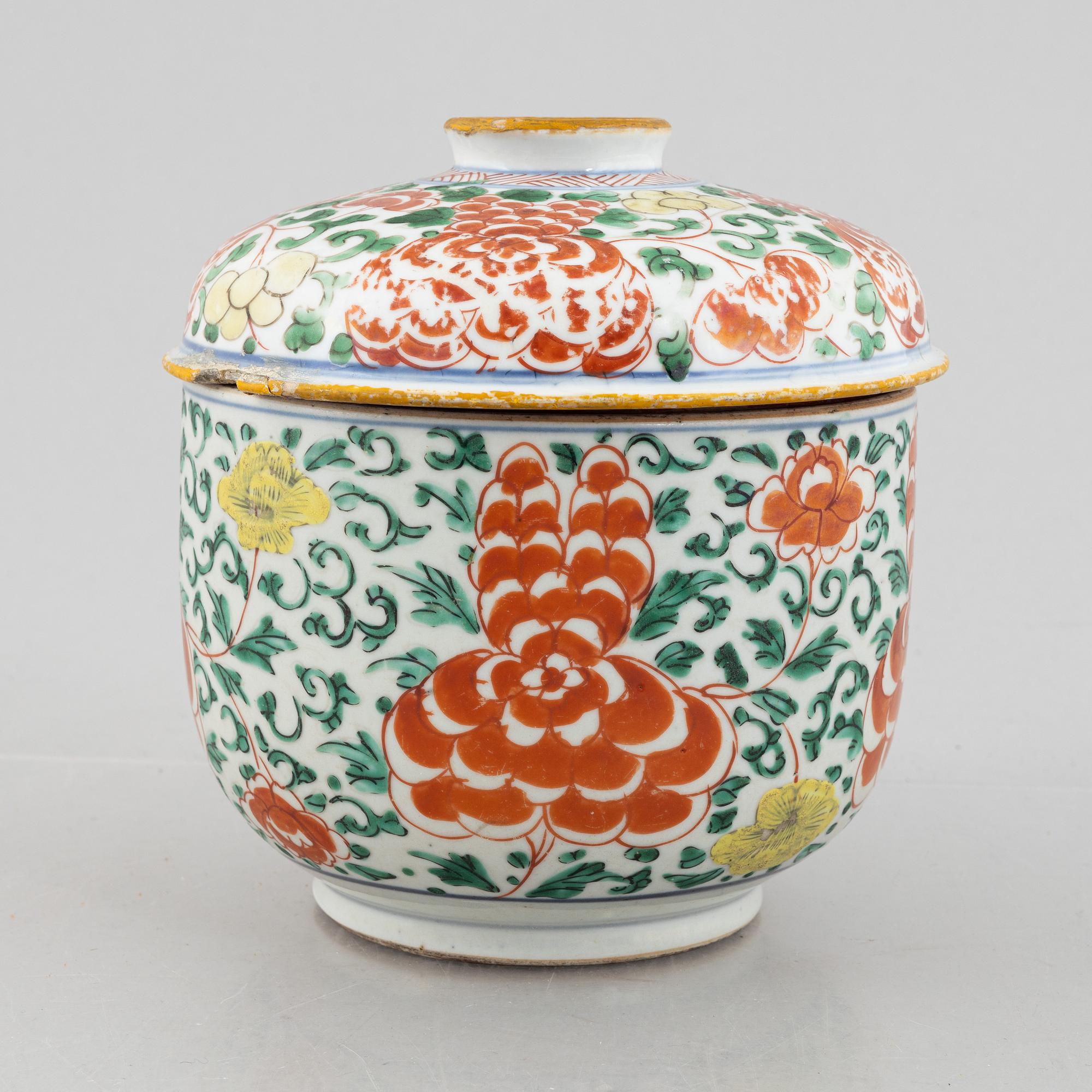 Burk med lock, porslin, Kina, 1600-tal.
