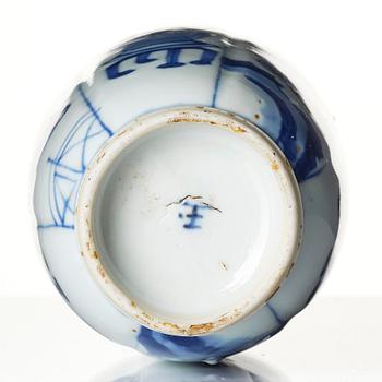 Tedosa, porslin med försilvrat lock. Qingdynastin, Kangxi (1662-1722).