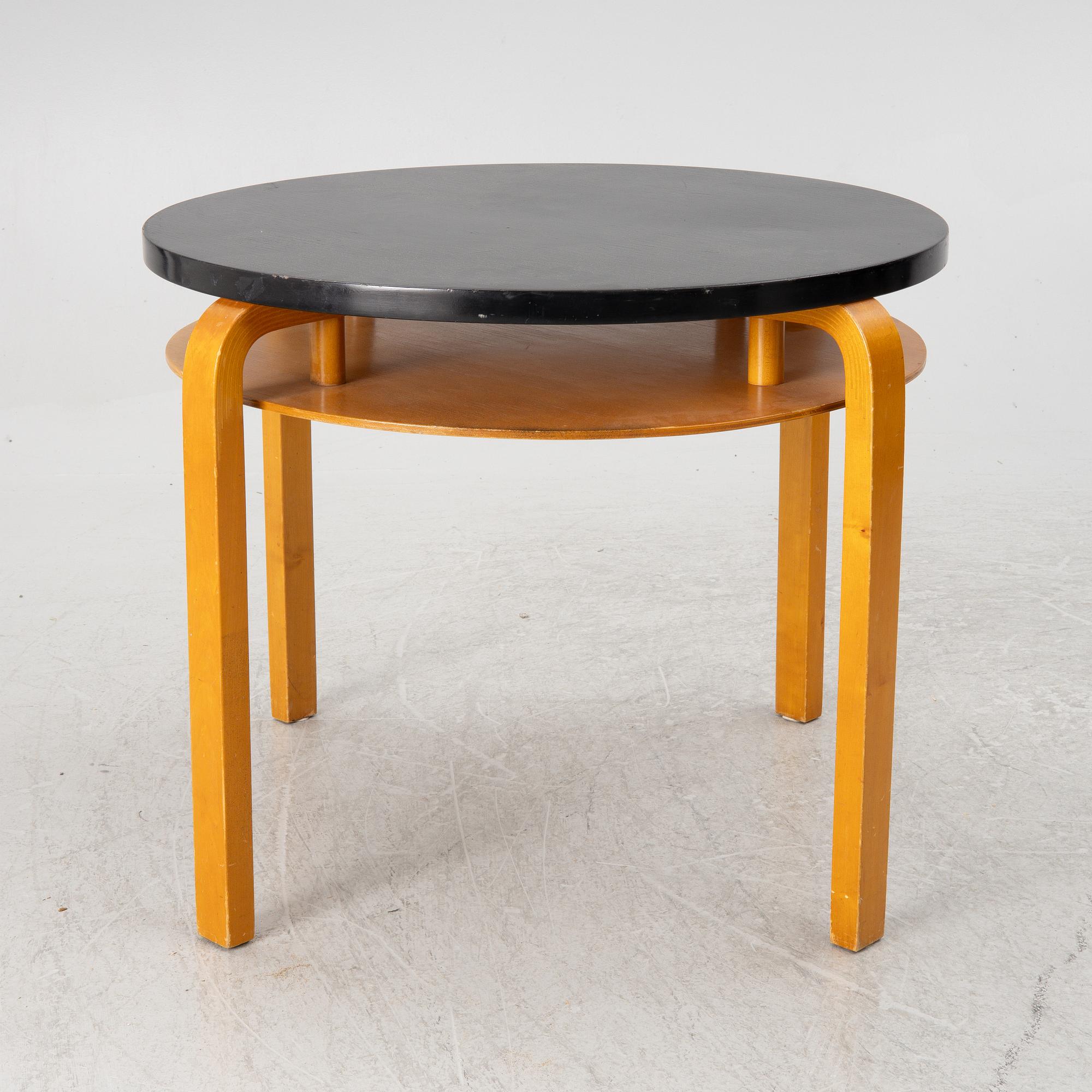 Alvar Aalto, a model 70 coffee table, mid-20th Century.
