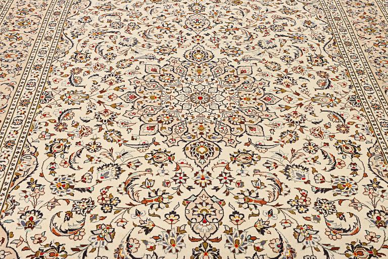 Matta, Keshan, ca. 355 x 238 cm.