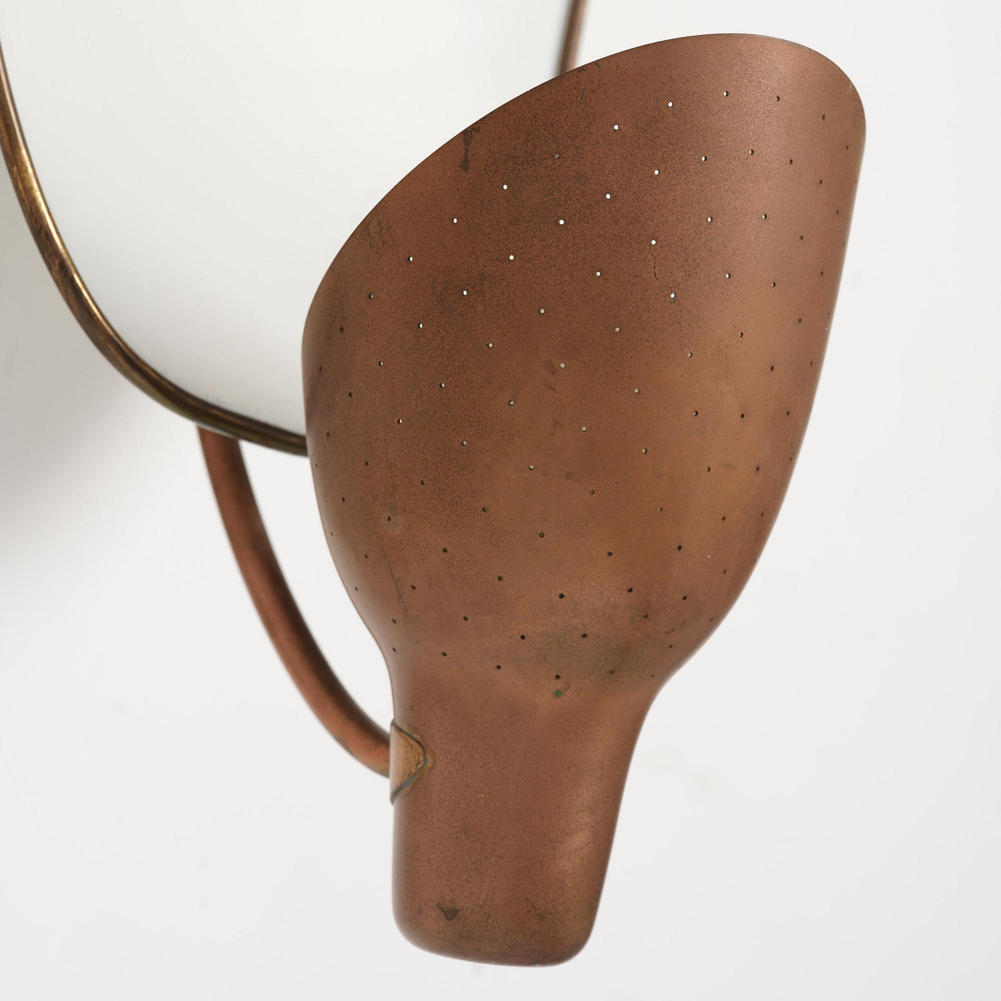 Carl-Axel Acking, vägglampor, ett par, modell "5017", Bröderna Malmströms Metallvarufabrik, Malmö, 1940-tal.