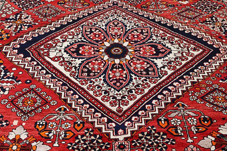 Matta, Bakhtiari, ca. 340 x 220 cm.