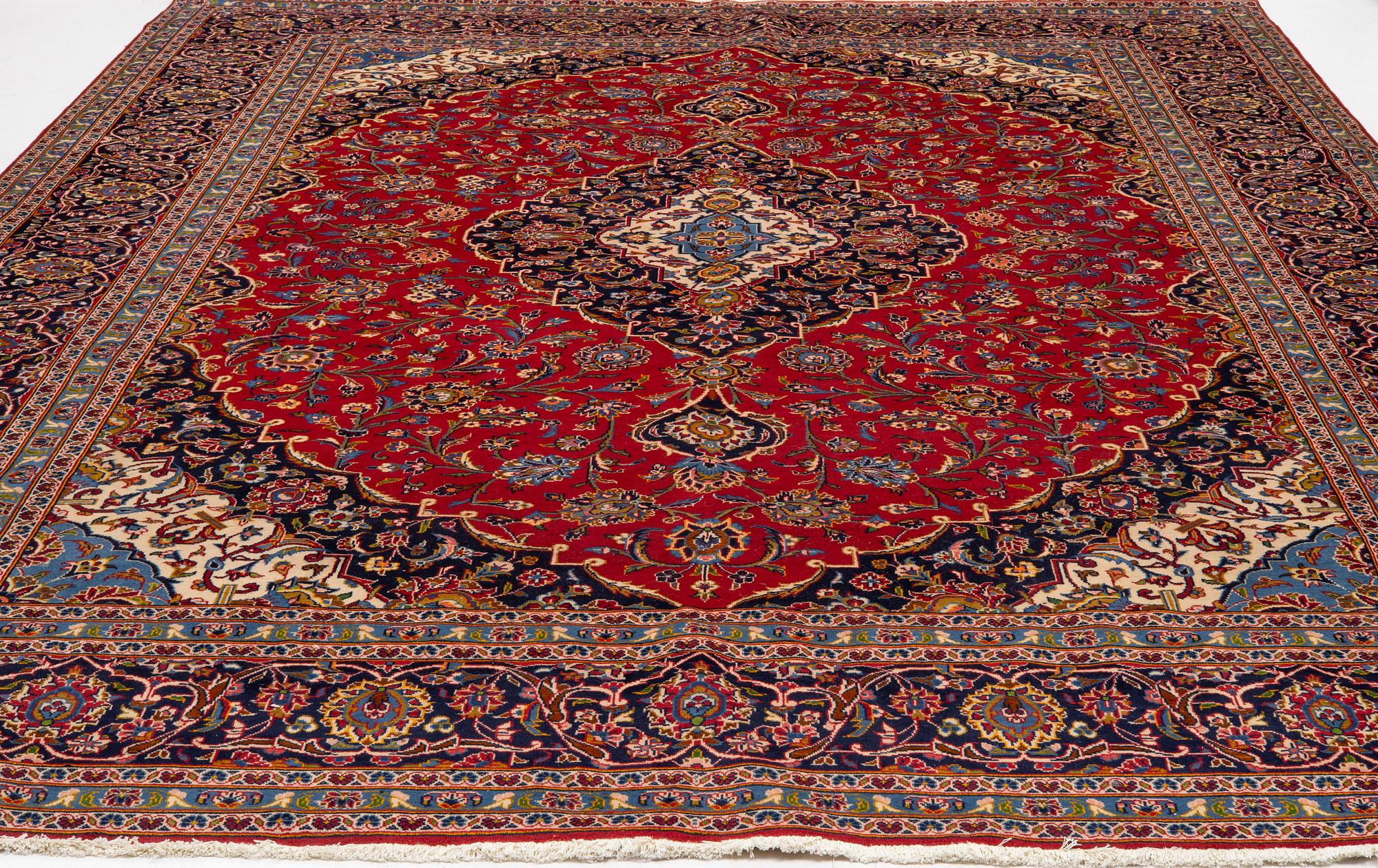 Matta, Keshan, ca 400 x 305 cm.