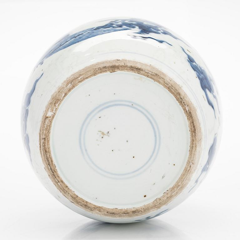 Bojan/lampfot, porslin. Kina, Qingdynastin, 1800-tal.