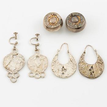 Lars Arby, tre par örhängen, sterlingsilver, Göteborg 1977, 1982 och 1983.