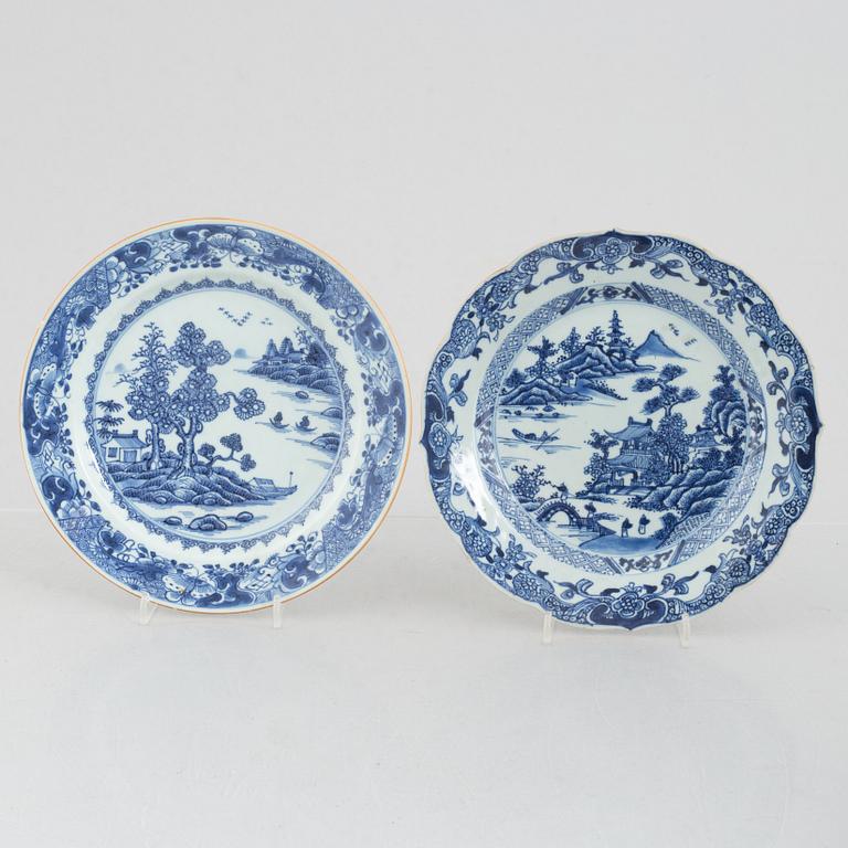 Six blue and white export porcelain plates, China, Qianlong (1736-95).