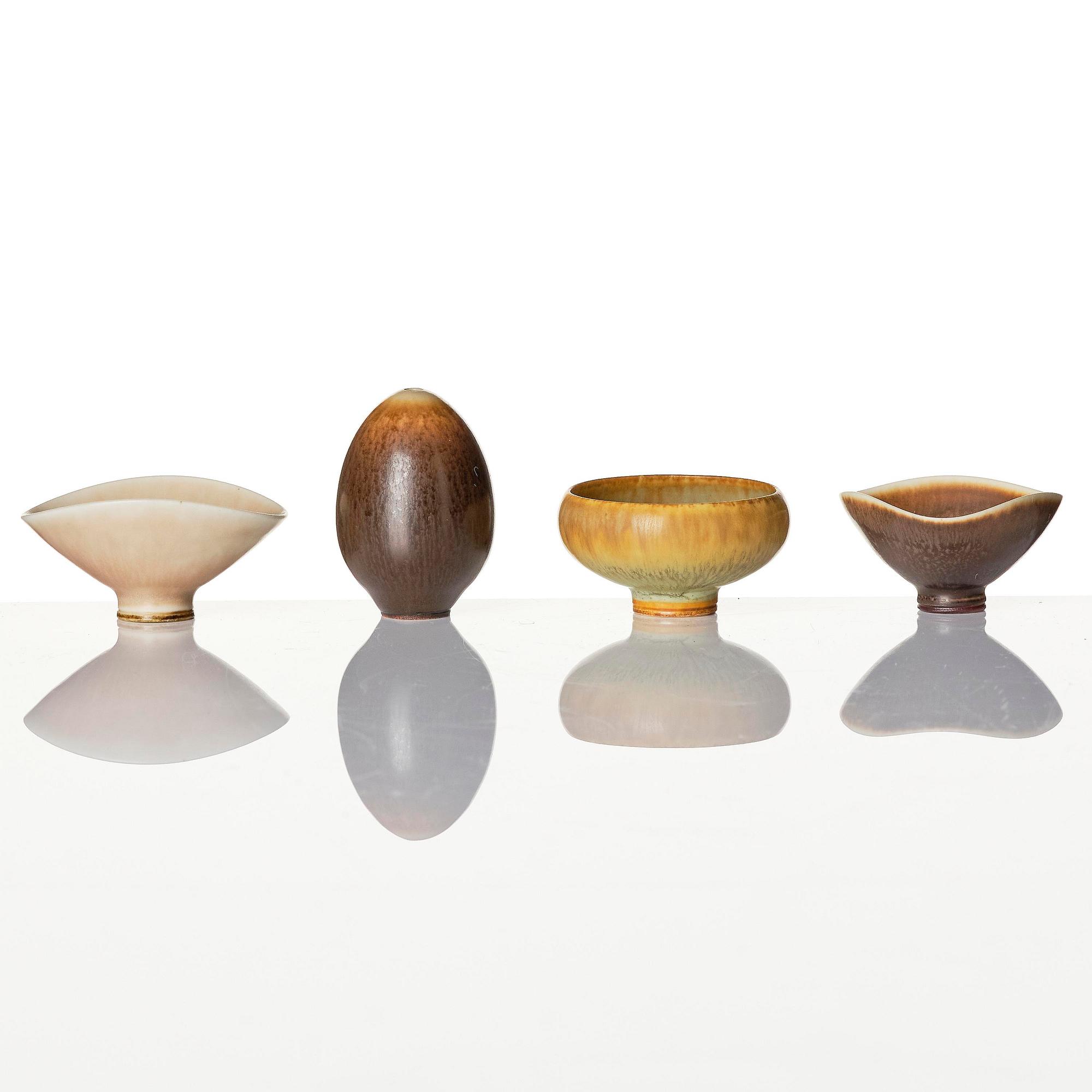 Berndt Friberg, schatull, teak, med 24 miniatyrer, stengods, Gustavsbergs Studio.