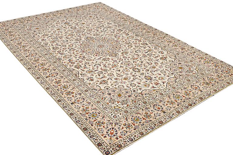 Matta, Keshan, ca. 355 x 238 cm.