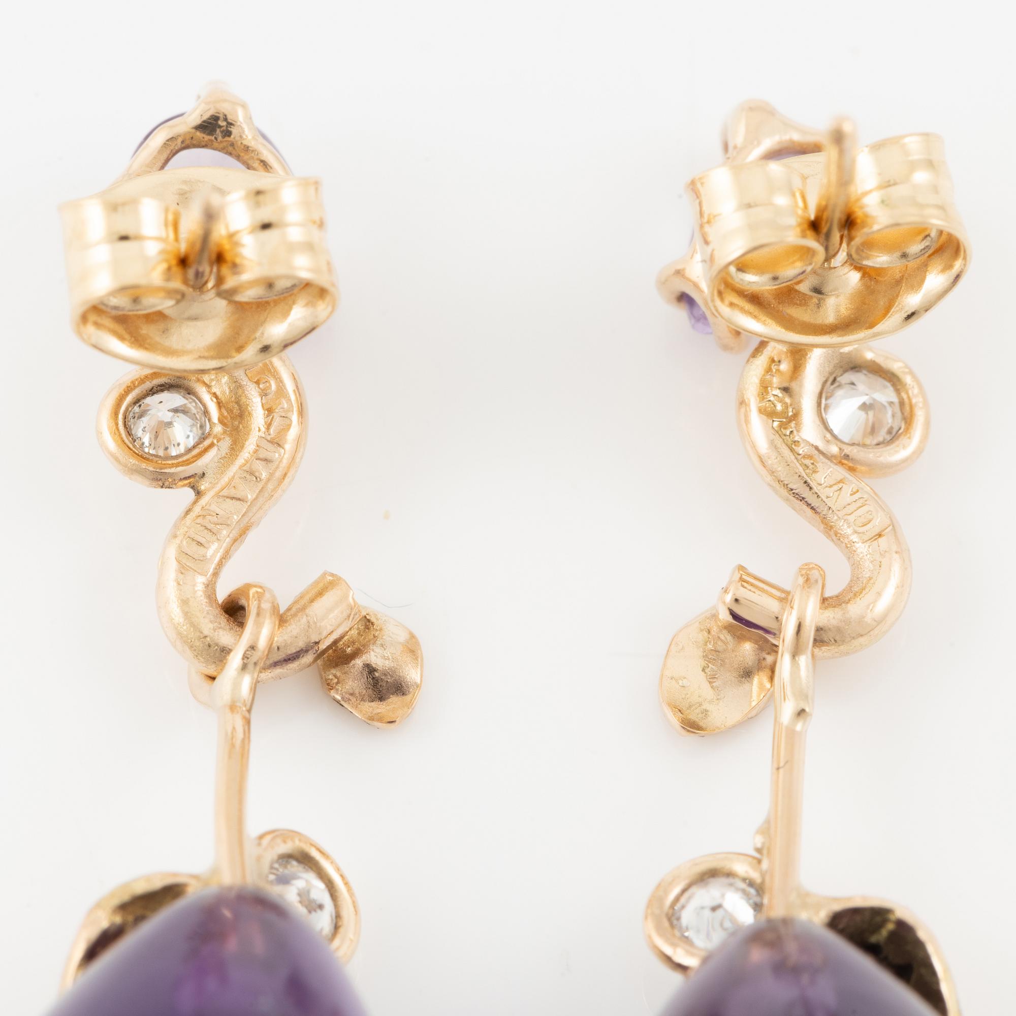Earrings, 18K gold with drop-shaped amethysts, brilliant-cut diamonds, light amethysts.