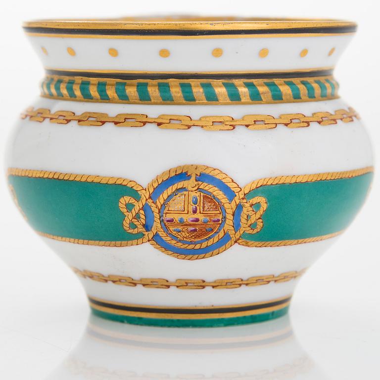 Kuppi ja aluslautanen, osa Derzhava-astiastoa, Keisarillinen posliinitehdas, Pietari, 1800-luvun loppu.