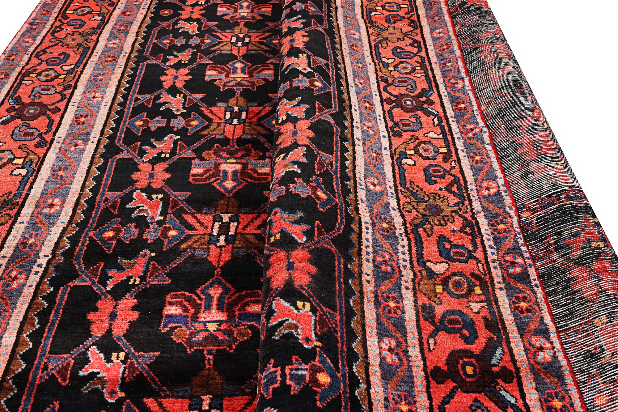 Matta, Borujerd, ca. 300 x 225 cm.