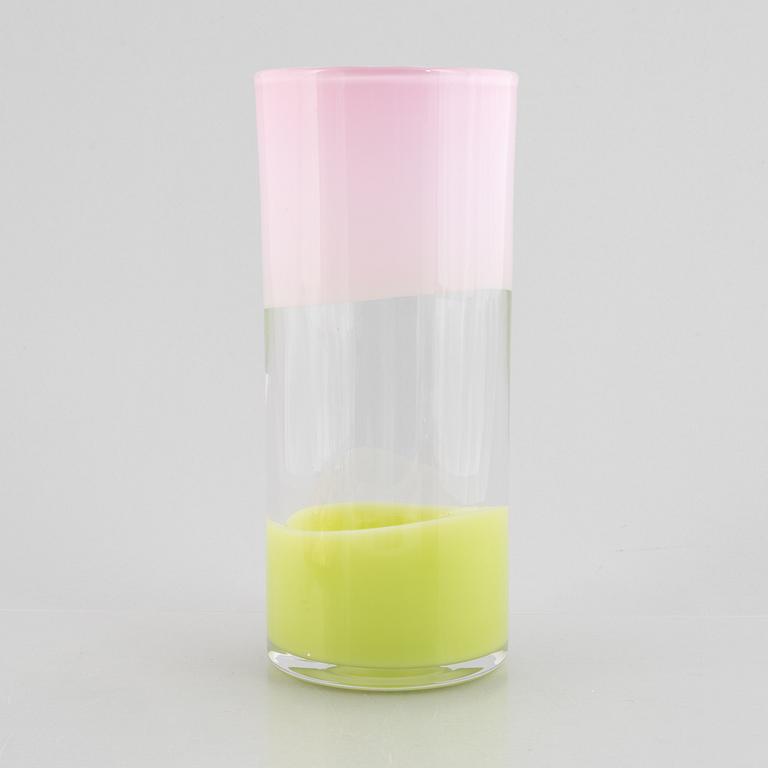 Gunnel Sahlin, vas, "Floating cylinder", 25/25, Kosta Boda år 2000.