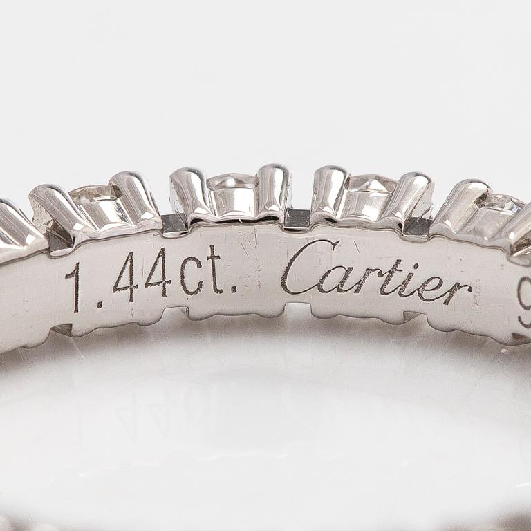 Cartier, sormus, allianssisormus, platinaa ja briljanttihiottuja timantteja.