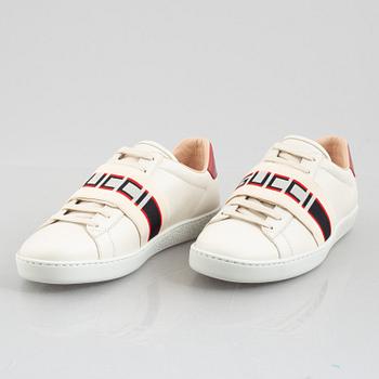 Gucci,.