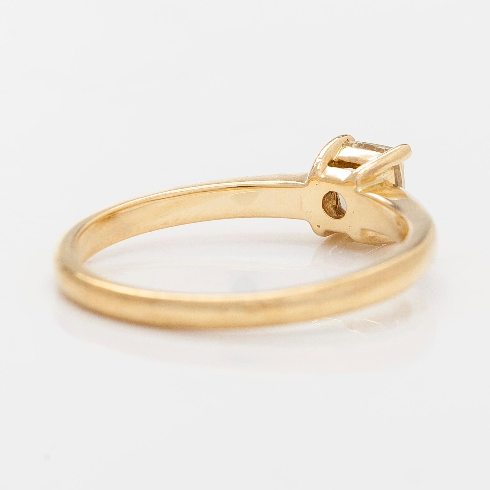 Ring, 18K guld, med kuddslipad gul diamant.