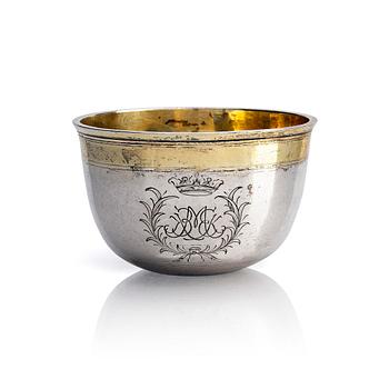 205. An Estonian parcel-gilt silver tumbler, mark of Jacob Fleischmann, (active in Arensburg 1675-1698).