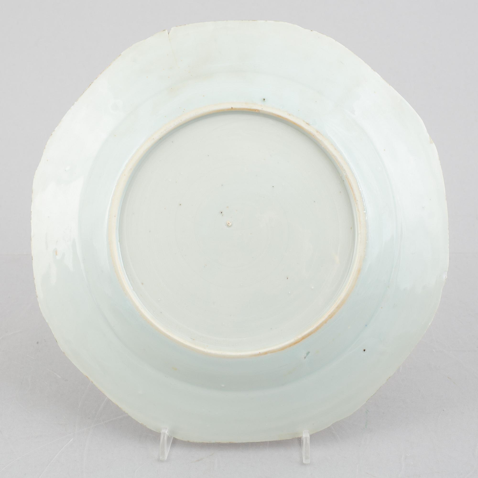 Two serving dishes and two plates, export porcelain, China, Qing dynasty, Qianlong (1736-95).