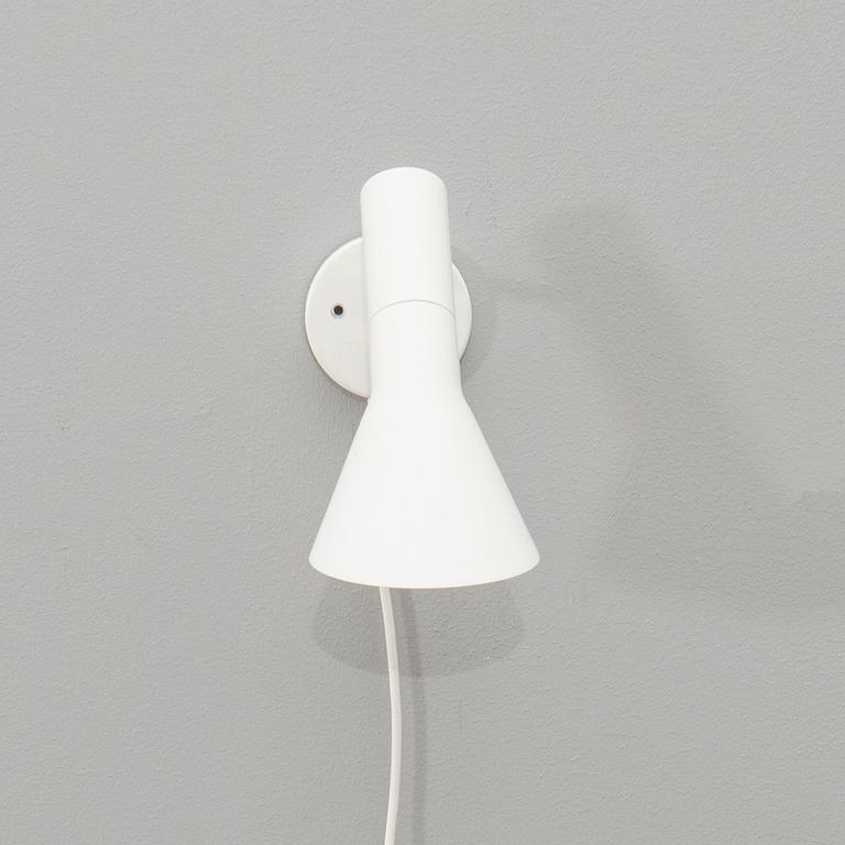 Arne Jacobsen, vägglampa "AJ" för Louis Poulsen 2000-tal.