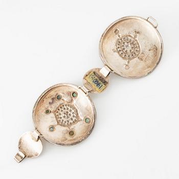 Lars Arby, ett armband, sterlingsilver med gröna stenar, Göteborg 1967.