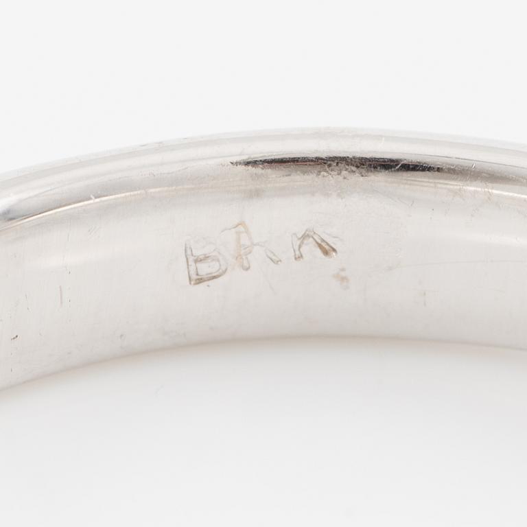 Ring, 18K vitguld med briljantslipad diamant.