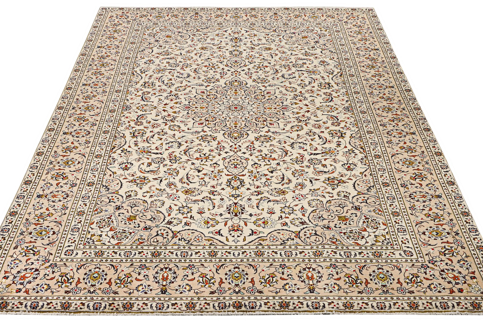 Matta, Keshan, ca. 355 x 238 cm.