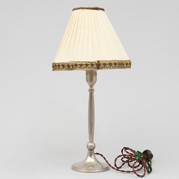 Harald Notini, bordslampa, modell "6893". Arvid Böhlmarks Lampfabrik, 1920-30-tal.